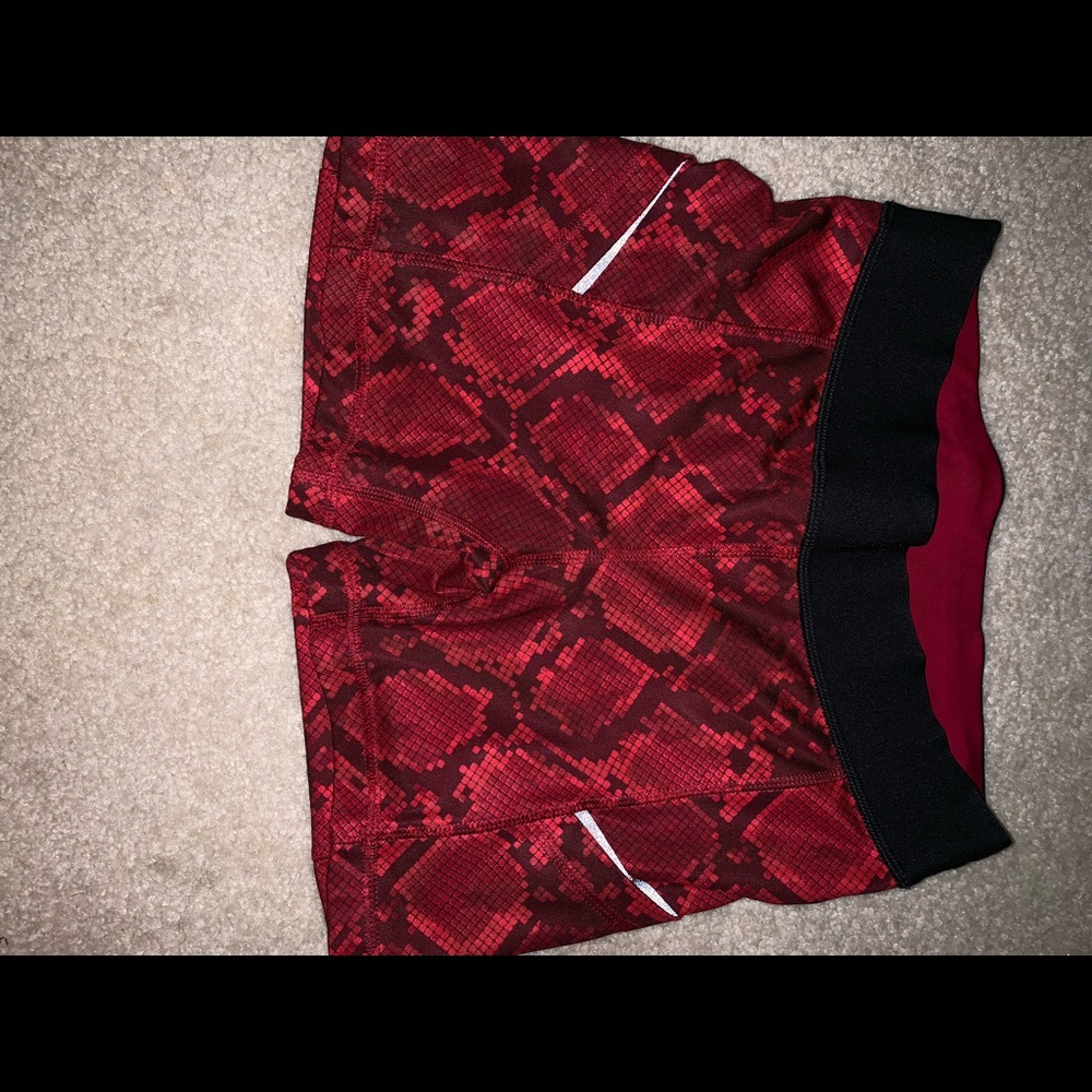Lululemon red snake spandex shorts w/ pockets!!